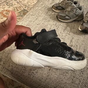 Nike team Jordan red black and white size 8 gently worn